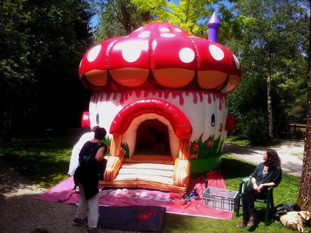 Château gonflable Champignon, hauteur 450 cm, jeu enfants 
